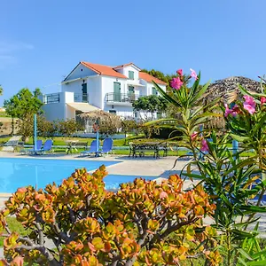 3* Ξενοδοχείο με διαμερίσματα Xi Village